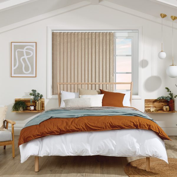 LL_2022_Vertical_Collina_Champagne_Bed2_Main_MAIL